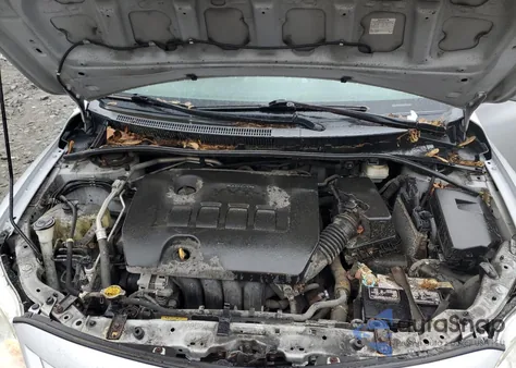 2013 Toyota Corolla Base z USA, uszkodzony, nr VIN 2T1BU4EE1DC977698